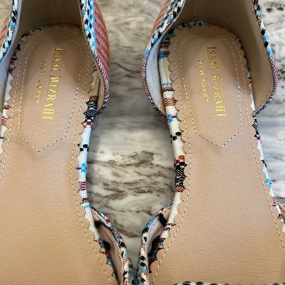 Isaac Mizrahi Slip On Shoes/Like New/ Tribal Design - Picture 4 of 8